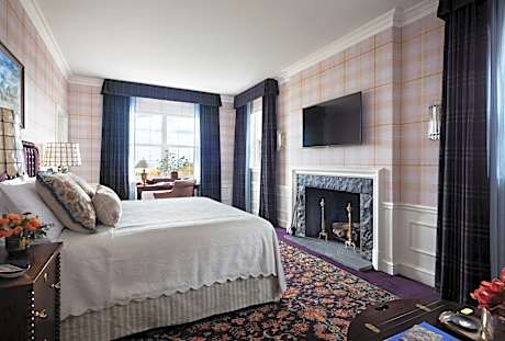 Graduate King Room with Lake View