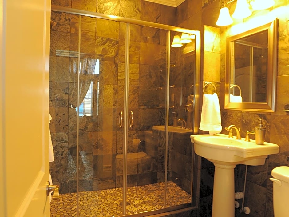 Hamilton House Inn
