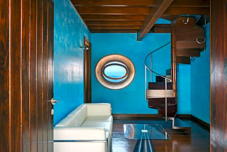 Suite the Tower