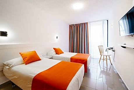 LIVELY ROOM (2 ADULTS)