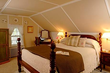 Standard Queen Suite with Fireplace - Cottage (Hideaway)
