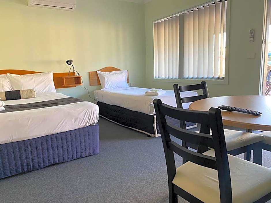 Lakeside Motel Waterfront