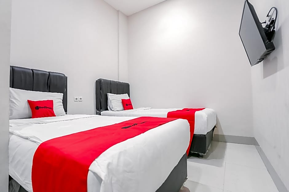 RedDoorz @ Seindo Hotel Medan