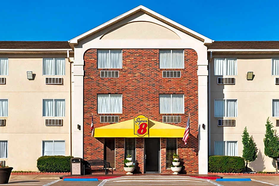 Super 8 by Wyndham Waco University Area