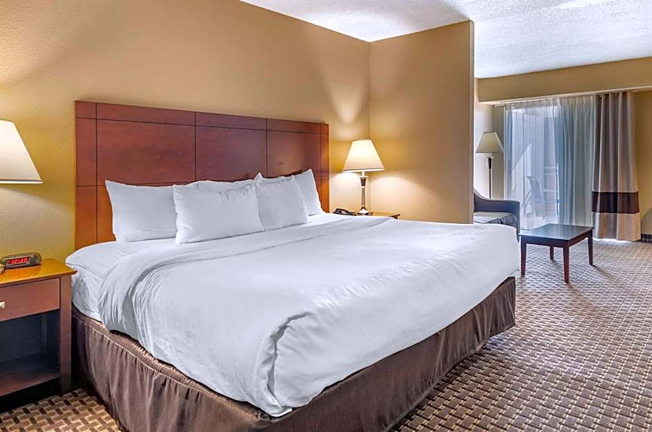 Comfort Inn & Suites Raphine - Lexington near I-81 and I-64