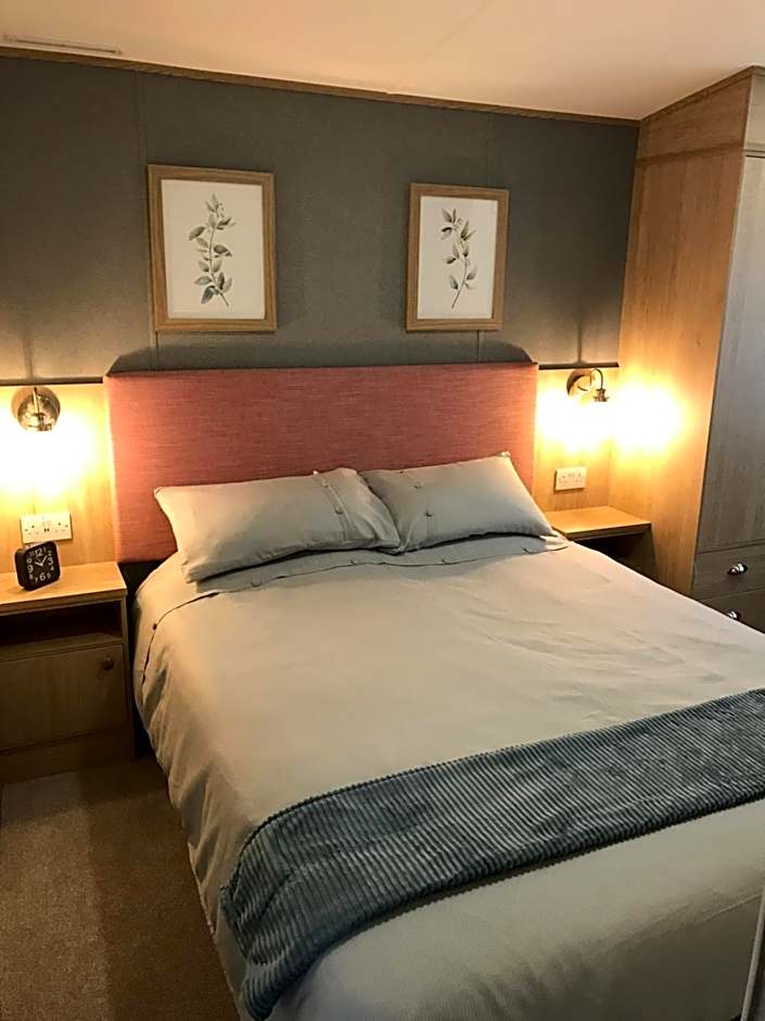 The Roecliffe, Holiday mid-lodge, Shorefield Country Park