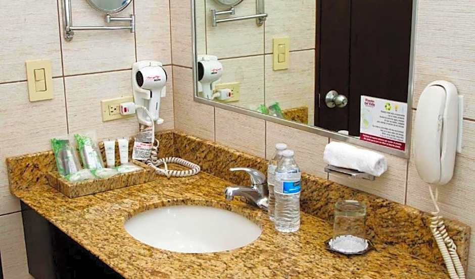 Hotel & Suites Rincon Del Valle