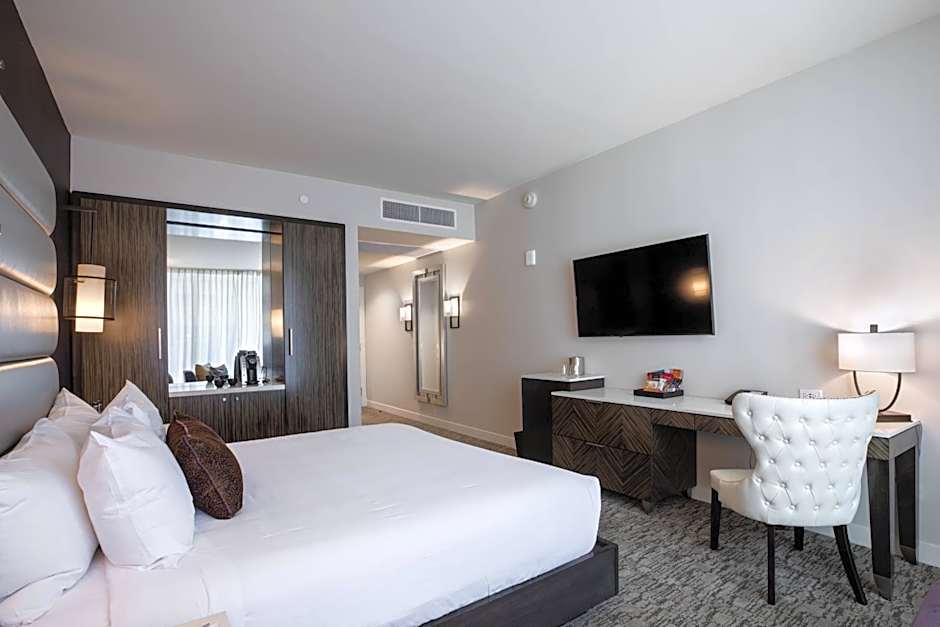 Ambassador Hotel Kansas City, Autograph Collection by Marriott