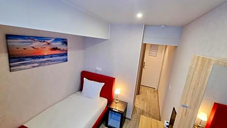 Modern Small Double Room