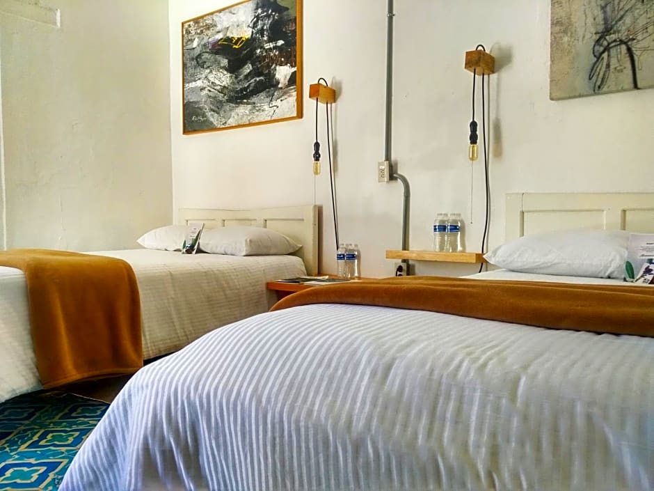 La Tozi Hotel