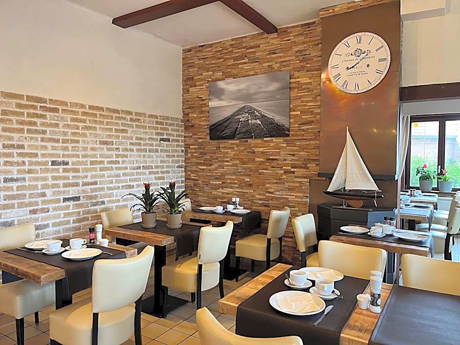 Hotel Westendia and Free Parking Top Breakfast