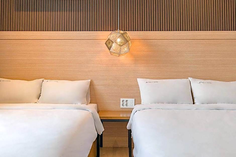 Two Y Hotel