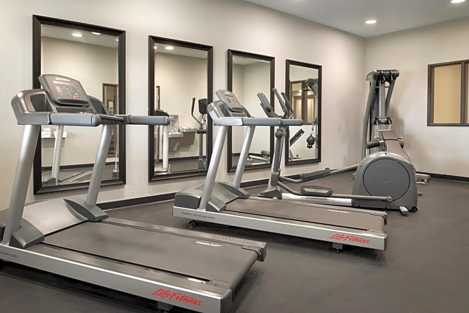 Country Inn & Suites by Radisson, Indianola, IA