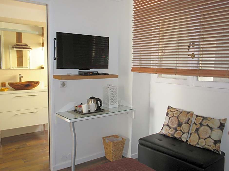 Villa Tricoli B&B avec Piscine