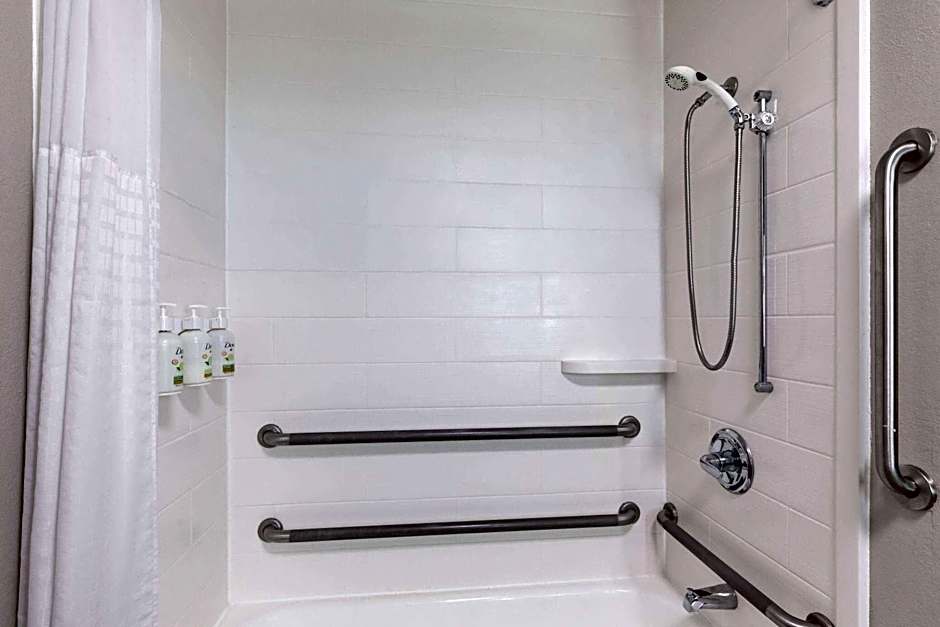 La Quinta Inn & Suites by Wyndham Loudon