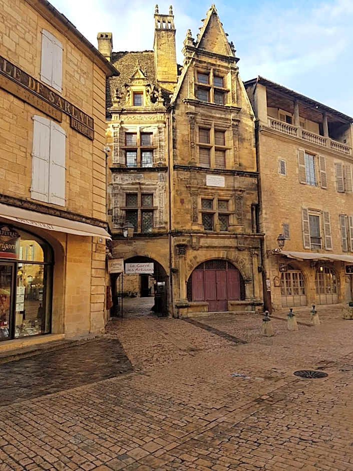 Hôtel Confort Le Moulin Rouge
