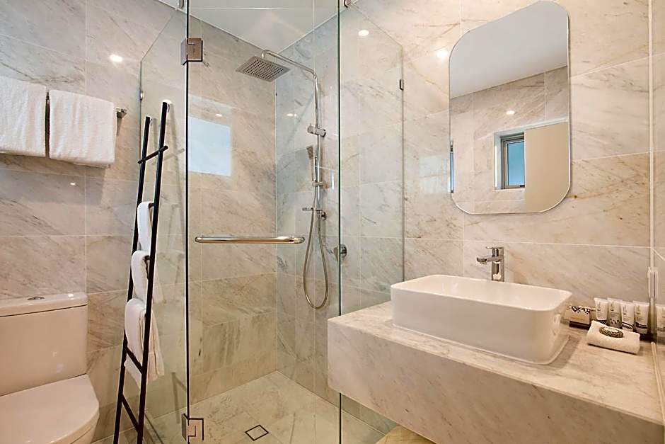 Jephson Hotel & Apartments
