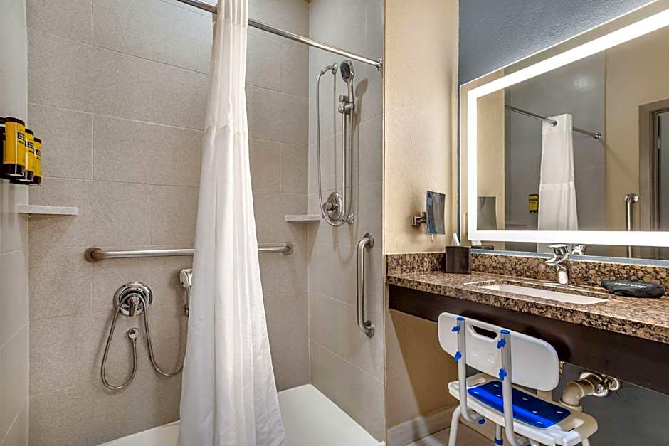 Best Western Plus Lake Jackson Inn & Suites