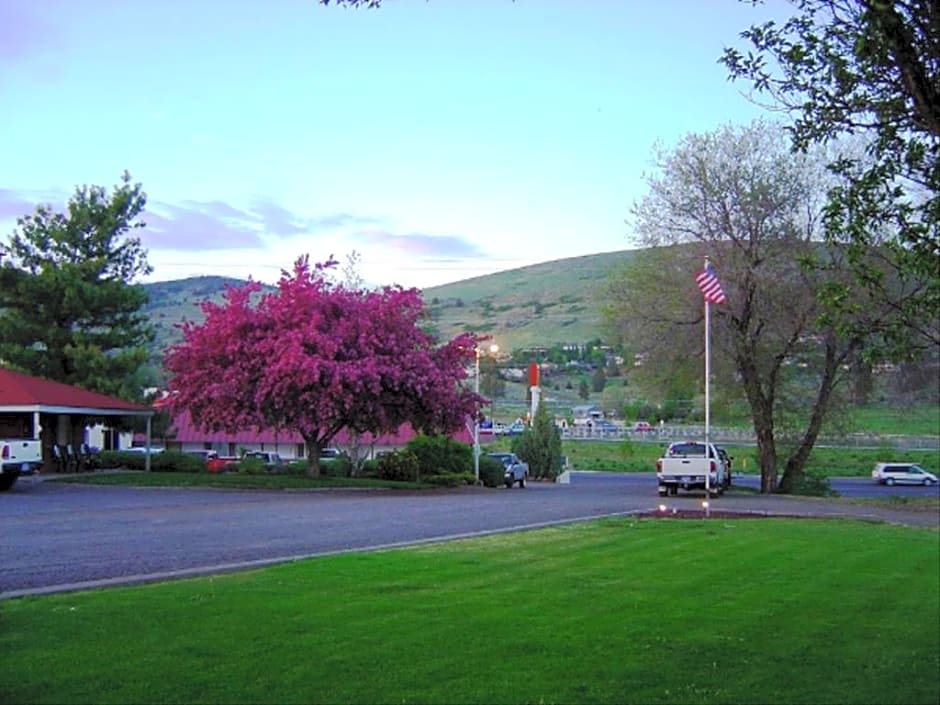 Golden West Motel