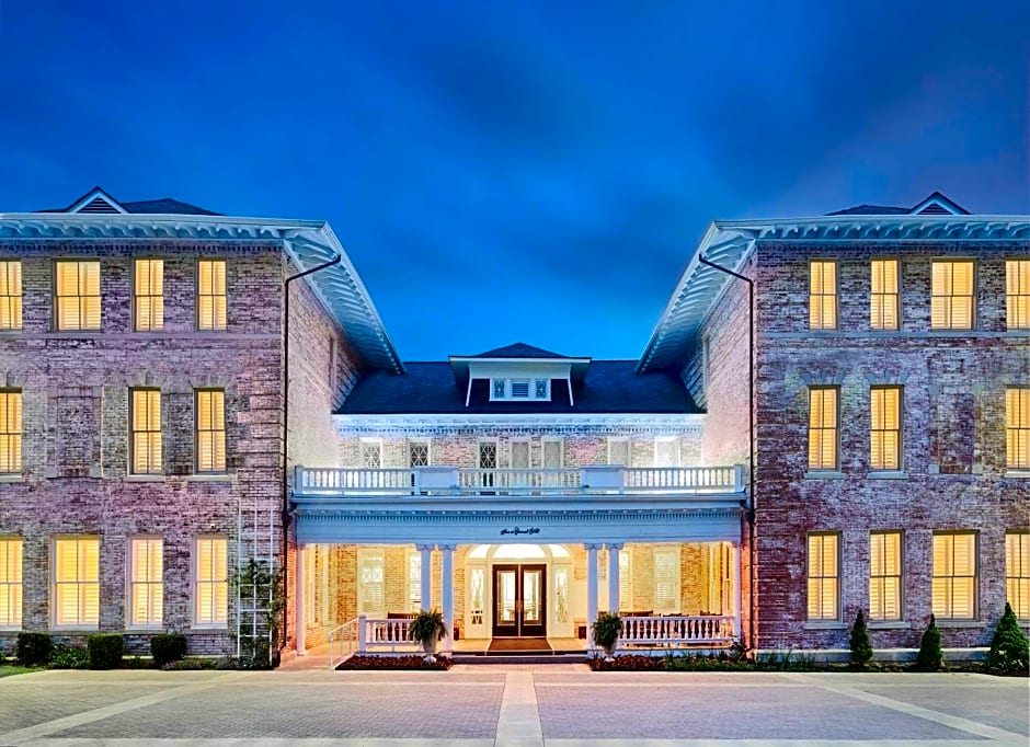 Photo 1 of 28 of Inn at Carnall Hall