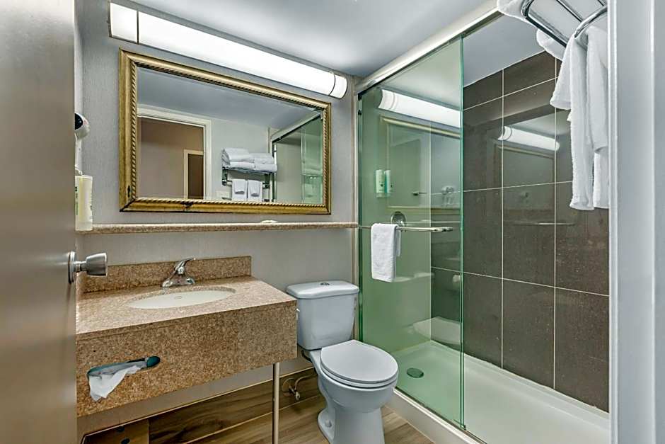 Quality Inn & Suites Mississauga