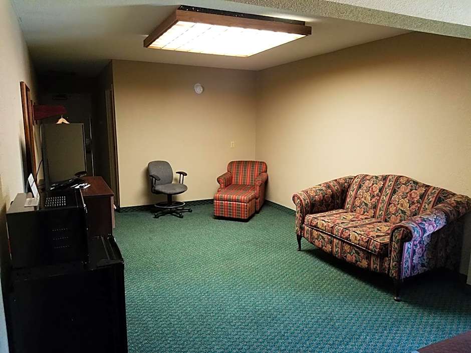 Super 8 by Wyndham Bentonville