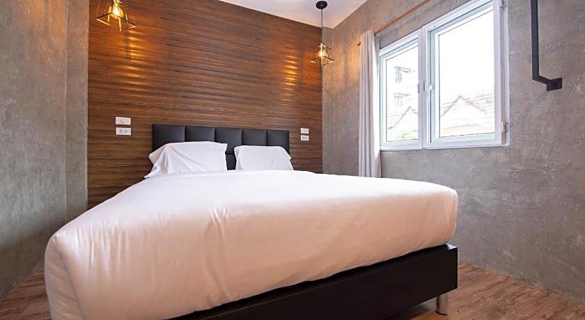 Hoppers Place Donmuang Hostel
