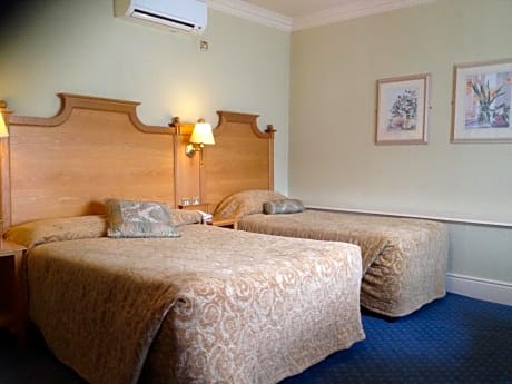 Classic Double or Twin Room (1 adult)