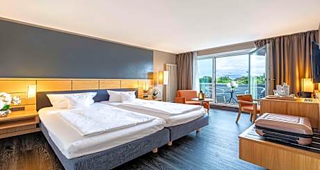 1 Double Bed Comfort Larger Room Balcony Mini Bar Coffee Tea Maker Convertible Into 2 Twin Beds