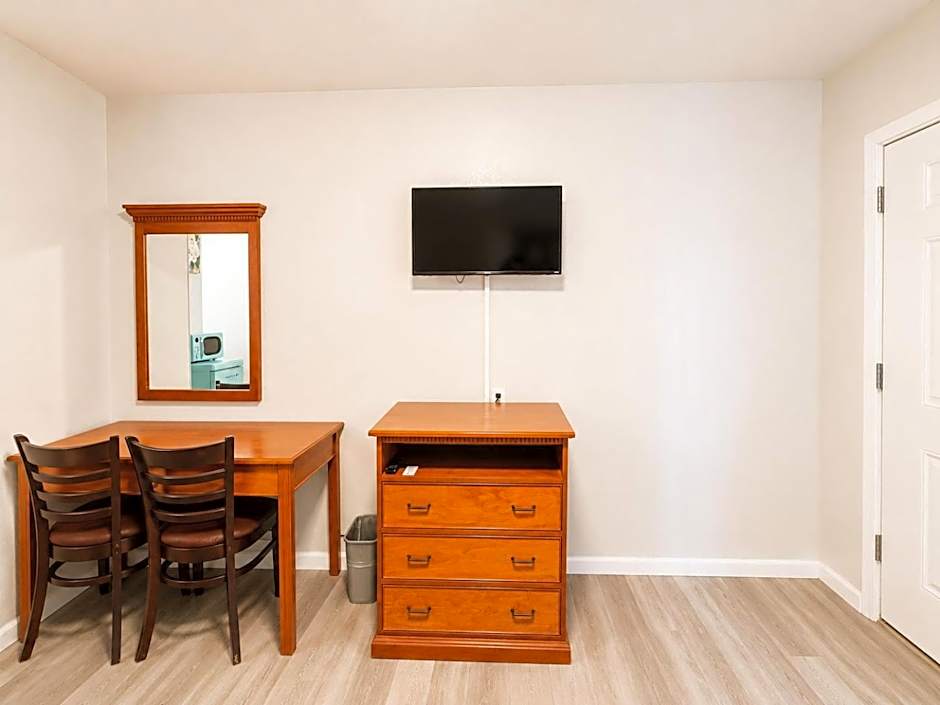Royal Gateway Motel by OYO