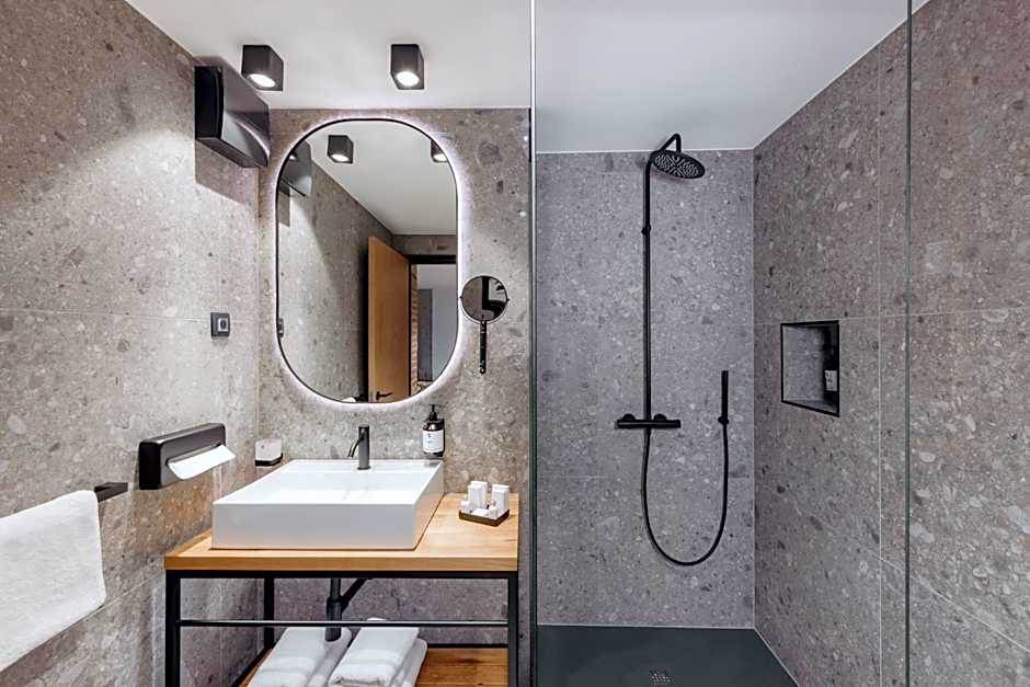 ONE66 Hotel