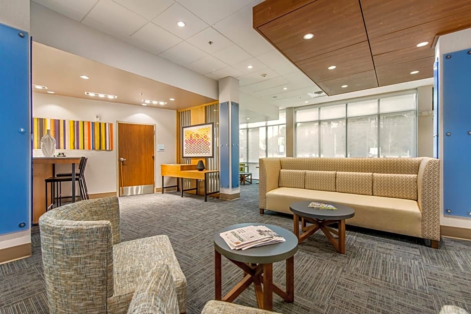 Holiday Inn Express & Suites - Carrollton West