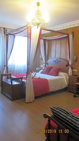 Double Room with Four Poster Bed and Parking Included
