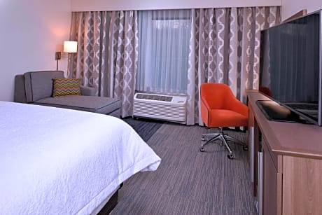 1 King W/Microwv/Fridge Nonsmoke