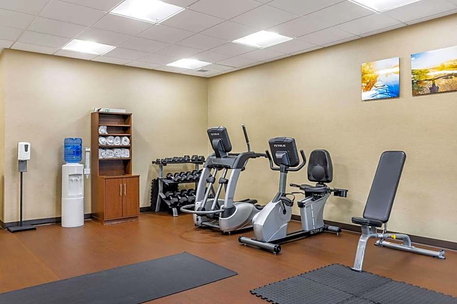 Comfort Inn & Suites At CrossPlex Village