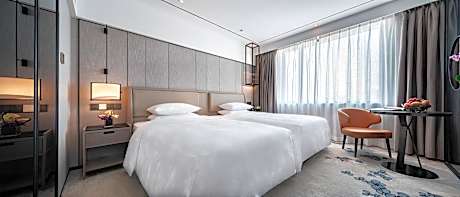 Landmark Deluxe City View Twin Room