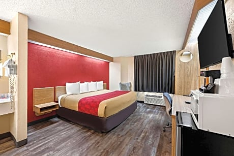 1 King Bed Nonsmoking