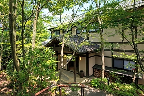 Yufuin Onsen Toshoan