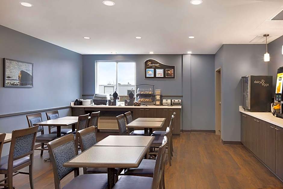 Days Inn & Suites by Wyndham Lindsay