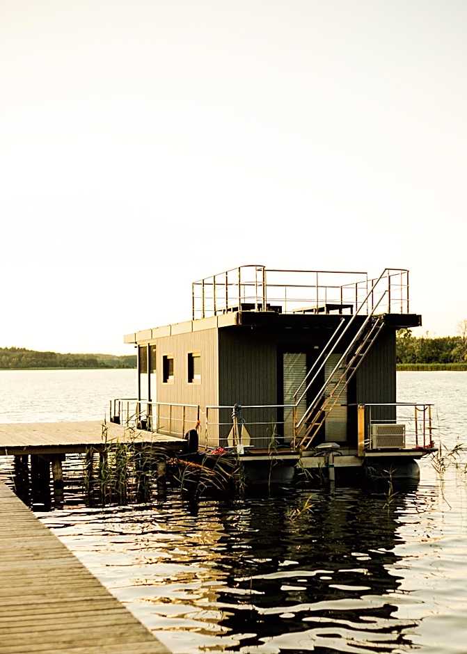 RiW Małe Swory - Domek pływający Houseboat i domki drewniane