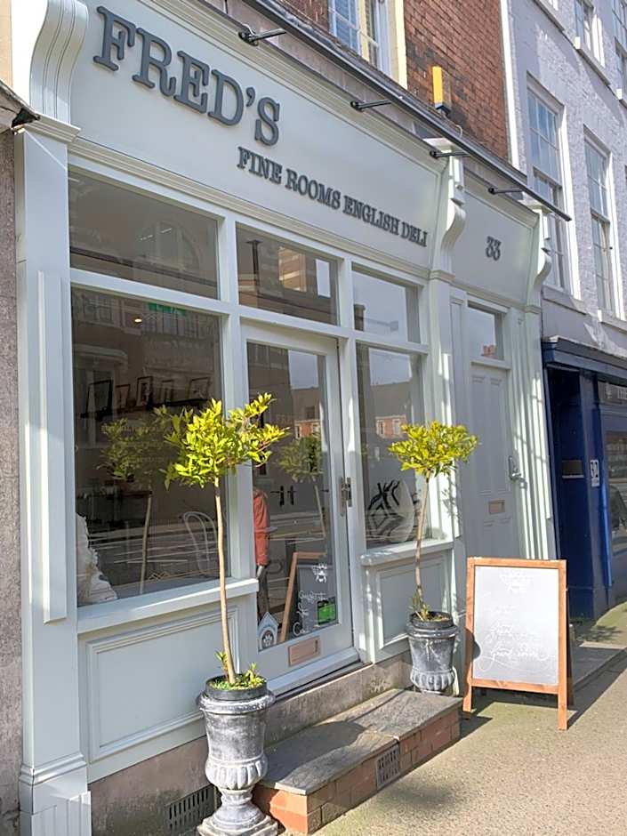 Upstairs at 33 - Self check in boutique accommodation in Worcester Centre