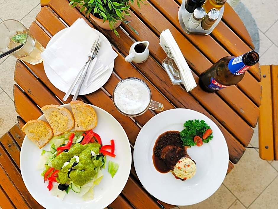 Noclegi i restauracja Zajazd Pod Skałą