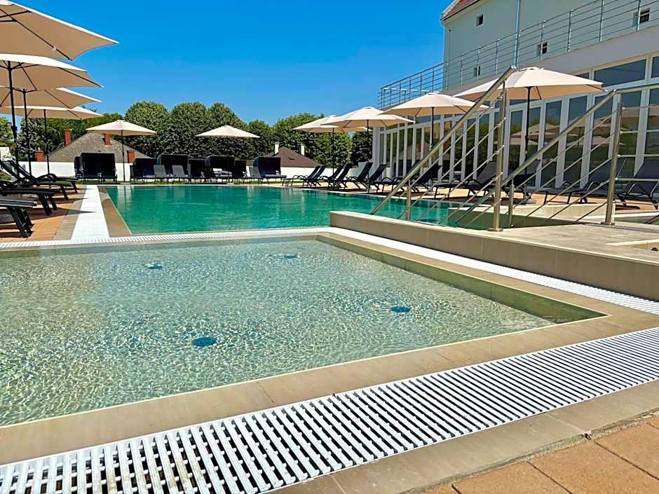 CE Plaza Hotel