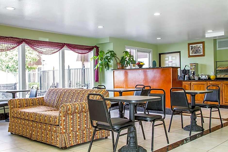 Rodeway Inn & Suites Hayward