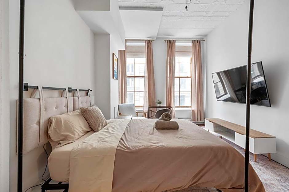 Massive SoHo Loft 4 Bedrooms 2 Bath 8 beds