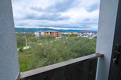Family Room with Garden View