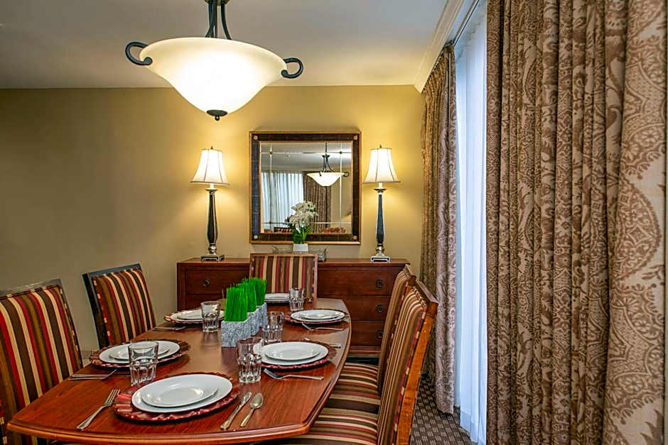 Clarion Collection Arlington Court Suites Hotel