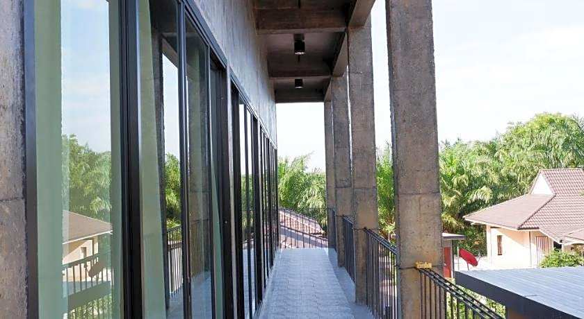 Black Elephant Boutique