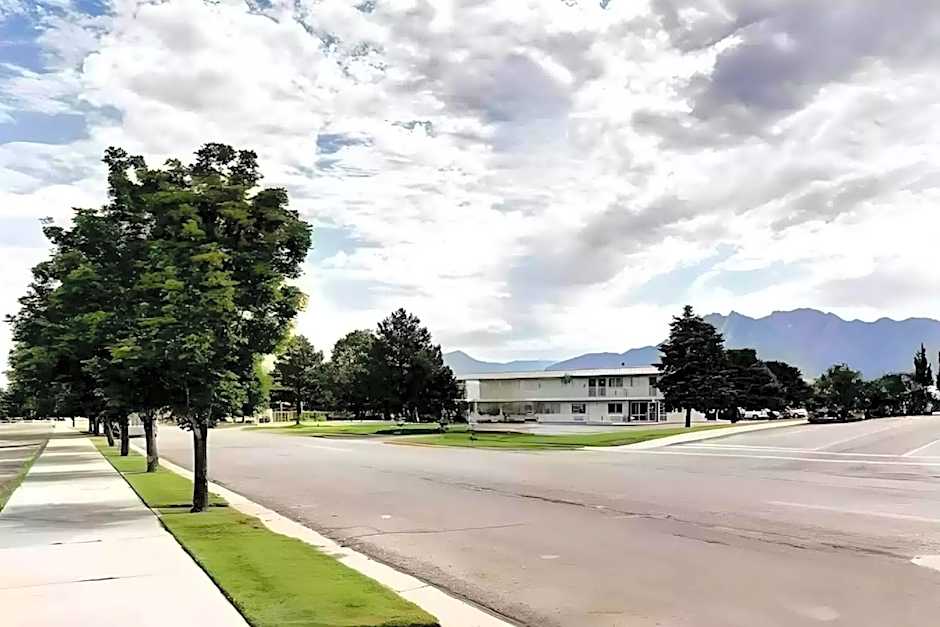 Photo 1 of 15 of Econo Lodge Midvale