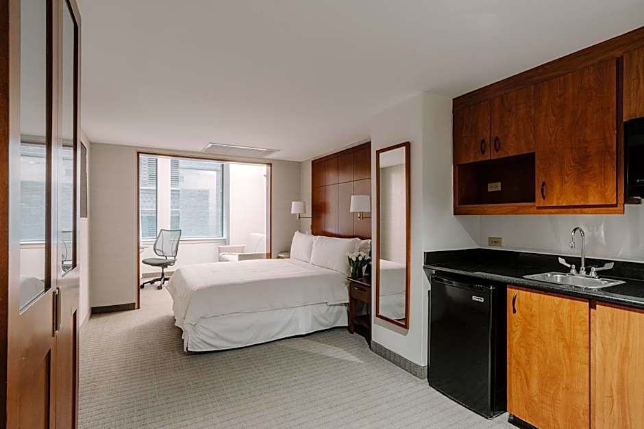 CLUB QUARTERS HOTEL, CENTRAL LOOP